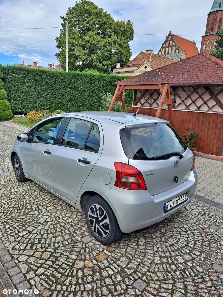 Toyota Yaris 1.0 Luna A/C - 3
