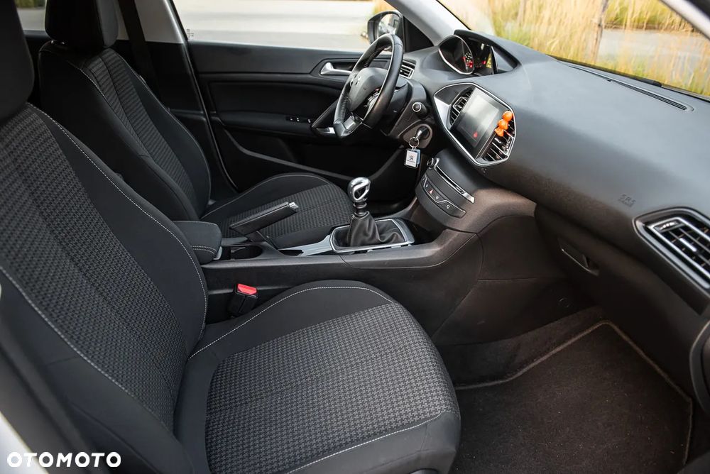 Peugeot 308 1.5 BlueHDi Allure Pack S&S - 28