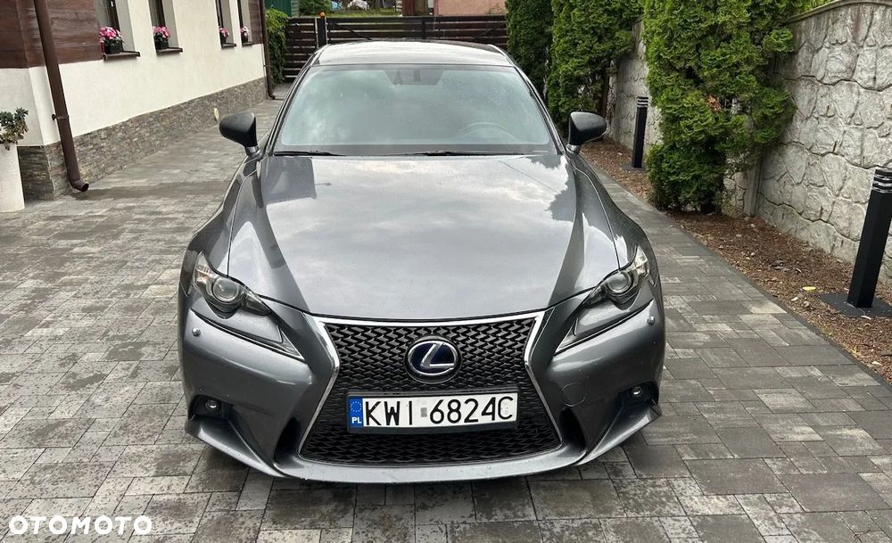 Lexus IS 300h F Sport - 3