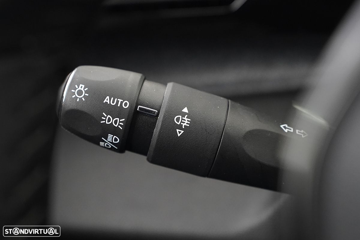 Peugeot 408 1.2 PureTech Allure EAT8 - 18