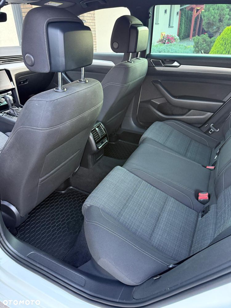 Volkswagen Passat 2.0 TDI SCR DSG 4Motion Business - 24