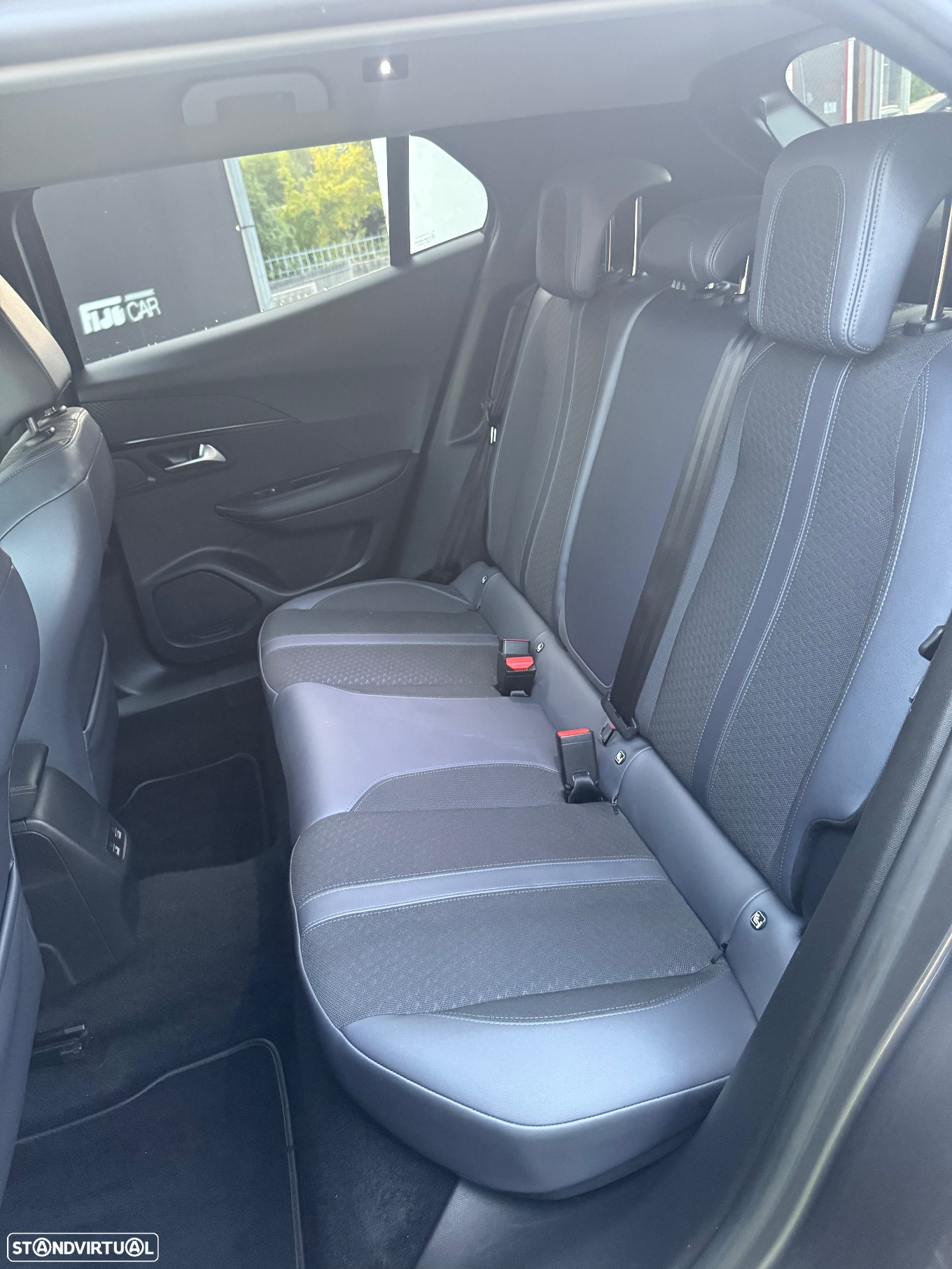 Peugeot 2008 1.2 PureTech Allure - 11