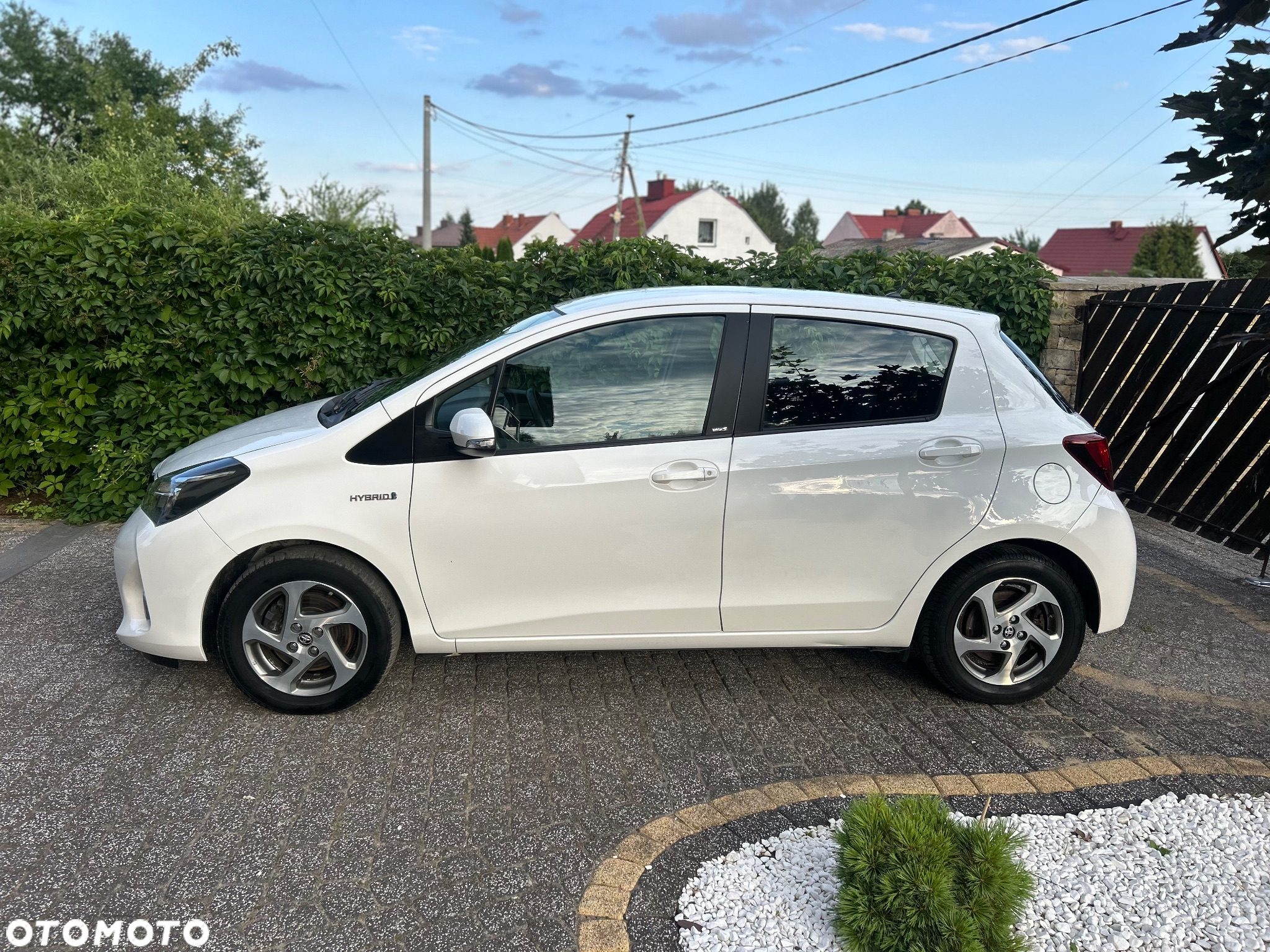 Toyota Yaris Hybrid 100 Premium - 11