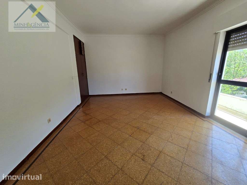Andar de moradia T2 com garagem no Bairro Padre Nabeto em Palmela - Grande imagem: 4/14