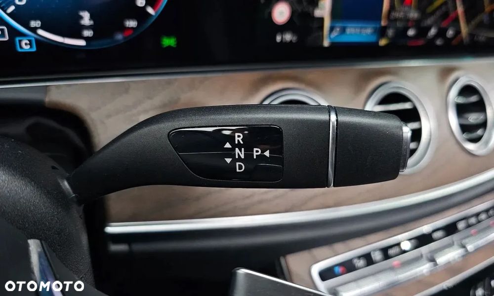 Mercedes-Benz Klasa E 220 d 4Matic 9G-TRONIC Exclusive - 13