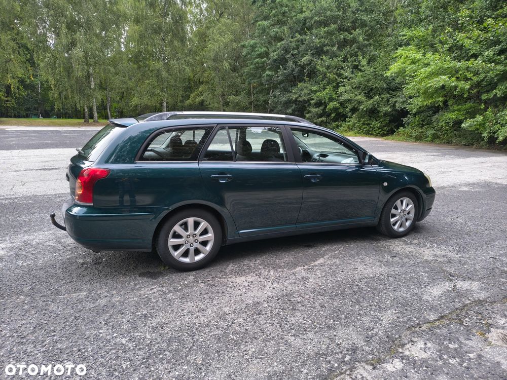 Toyota Avensis 1.8 VVT-i Sol - 1