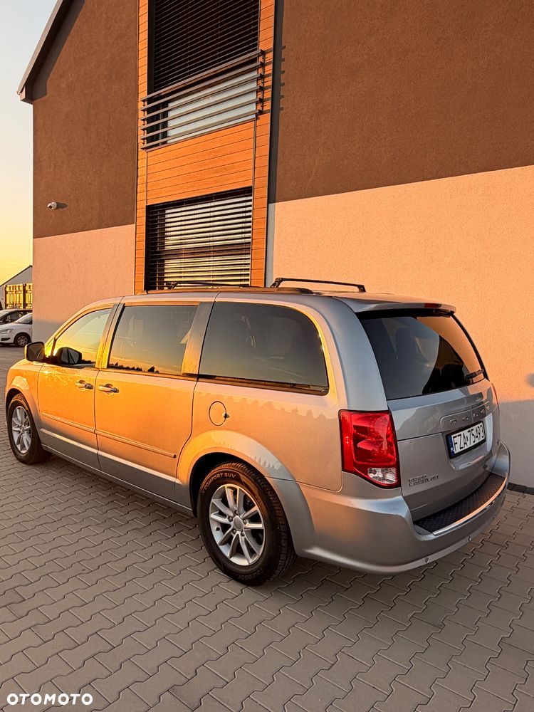 Dodge Grand Caravan - 2