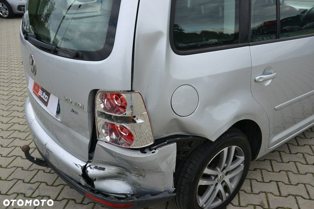 Volkswagen Touran - 10