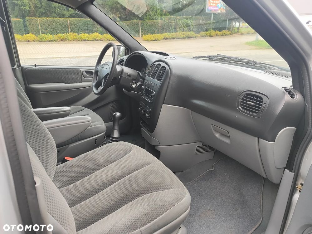 Chrysler Grand Voyager - 12