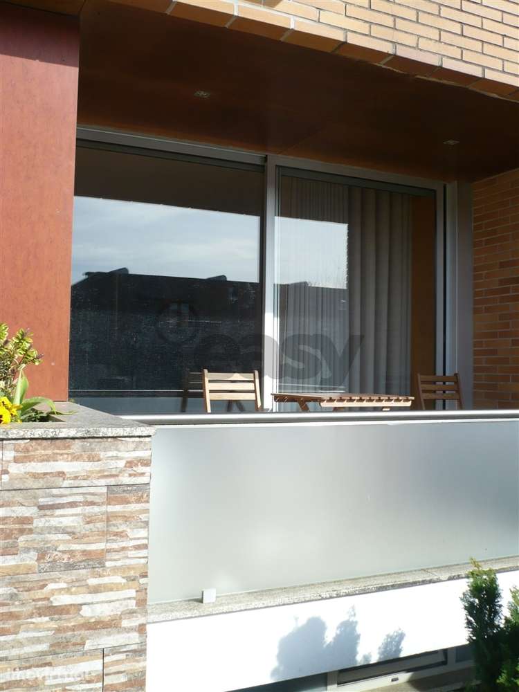 MORADIA EM BANDA T4 COM JARDIM - Grande imagem: 3/60