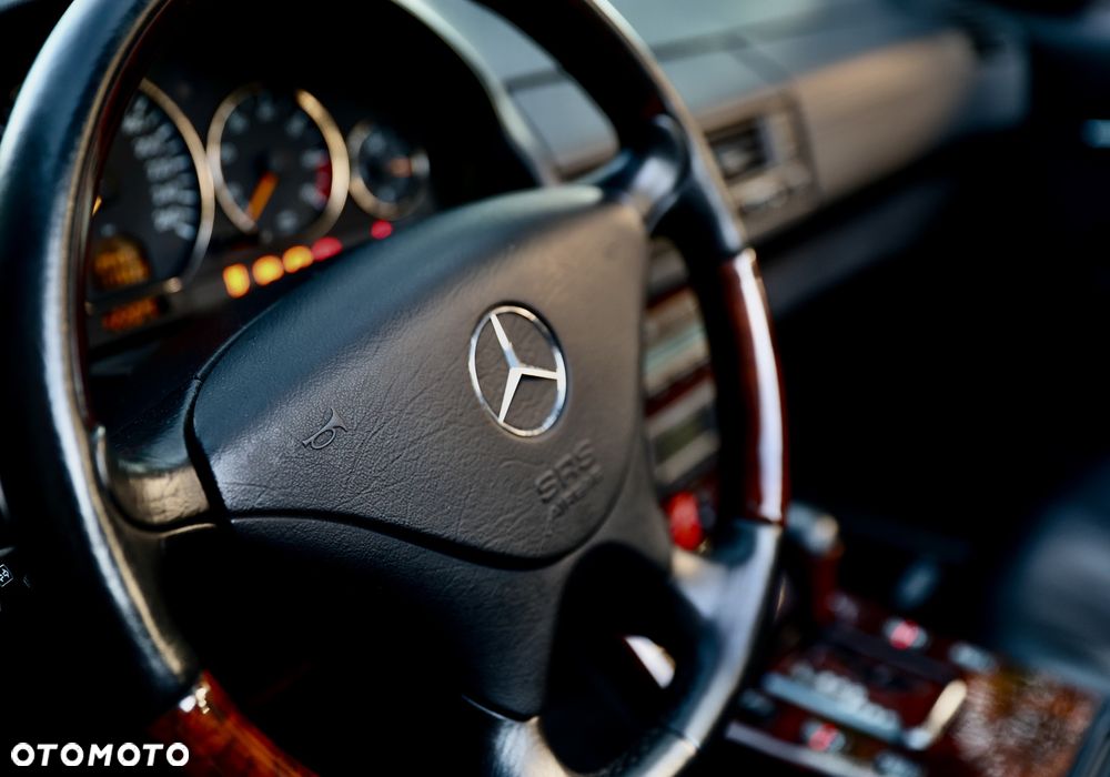 Mercedes-Benz SL - 16
