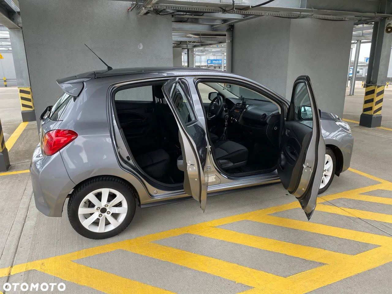 Mitsubishi Space Star 1.2 Entry - 9
