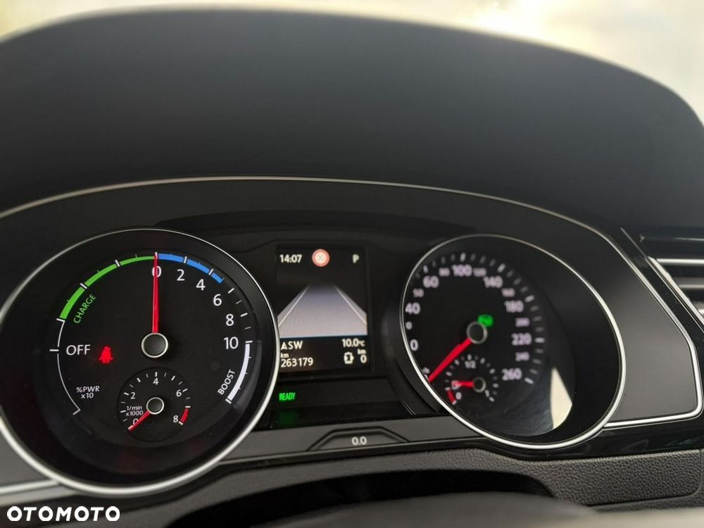 Volkswagen Passat - 11
