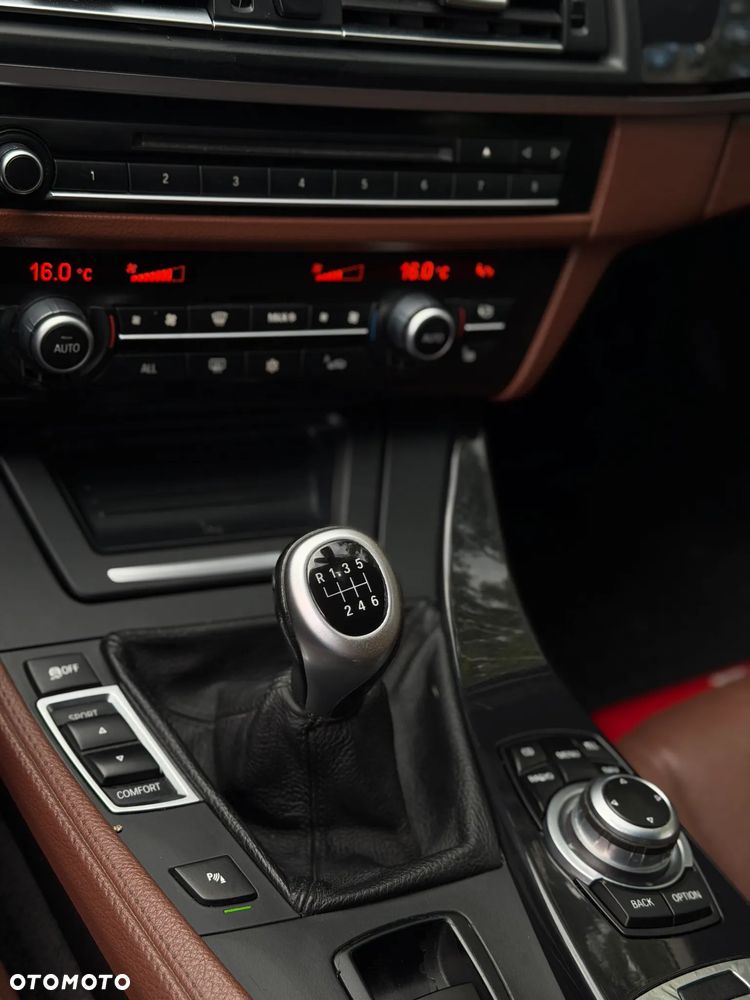 BMW Seria 5 520d - 34