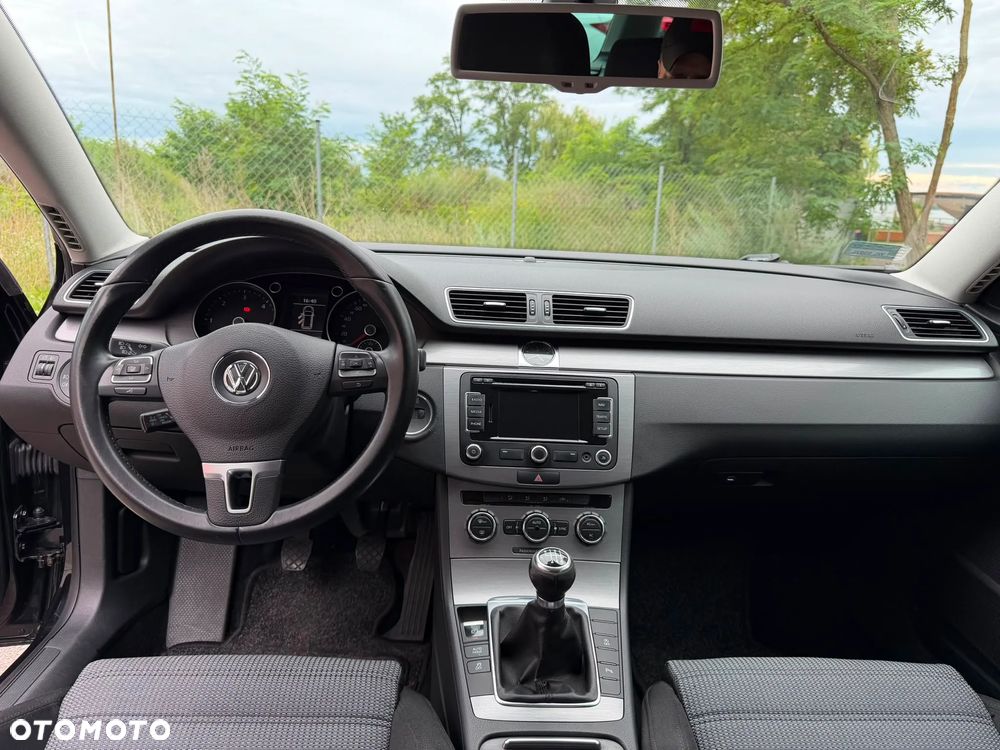 Volkswagen Passat 1.6 TDI Comfortline - 5
