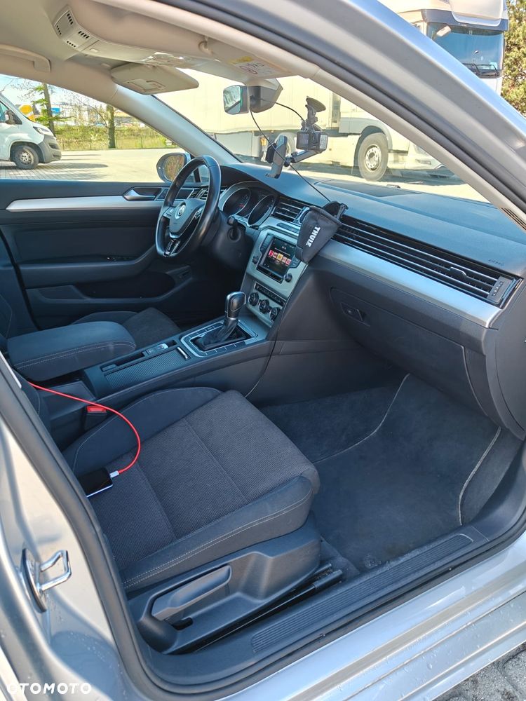 Volkswagen Passat 2.0 TDI SCR DSG Comfortline - 9