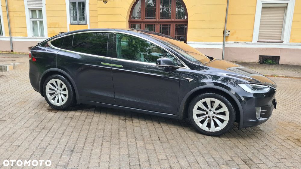 Tesla Model X - 6