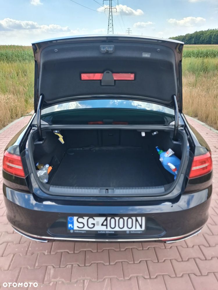 Volkswagen Passat - 4