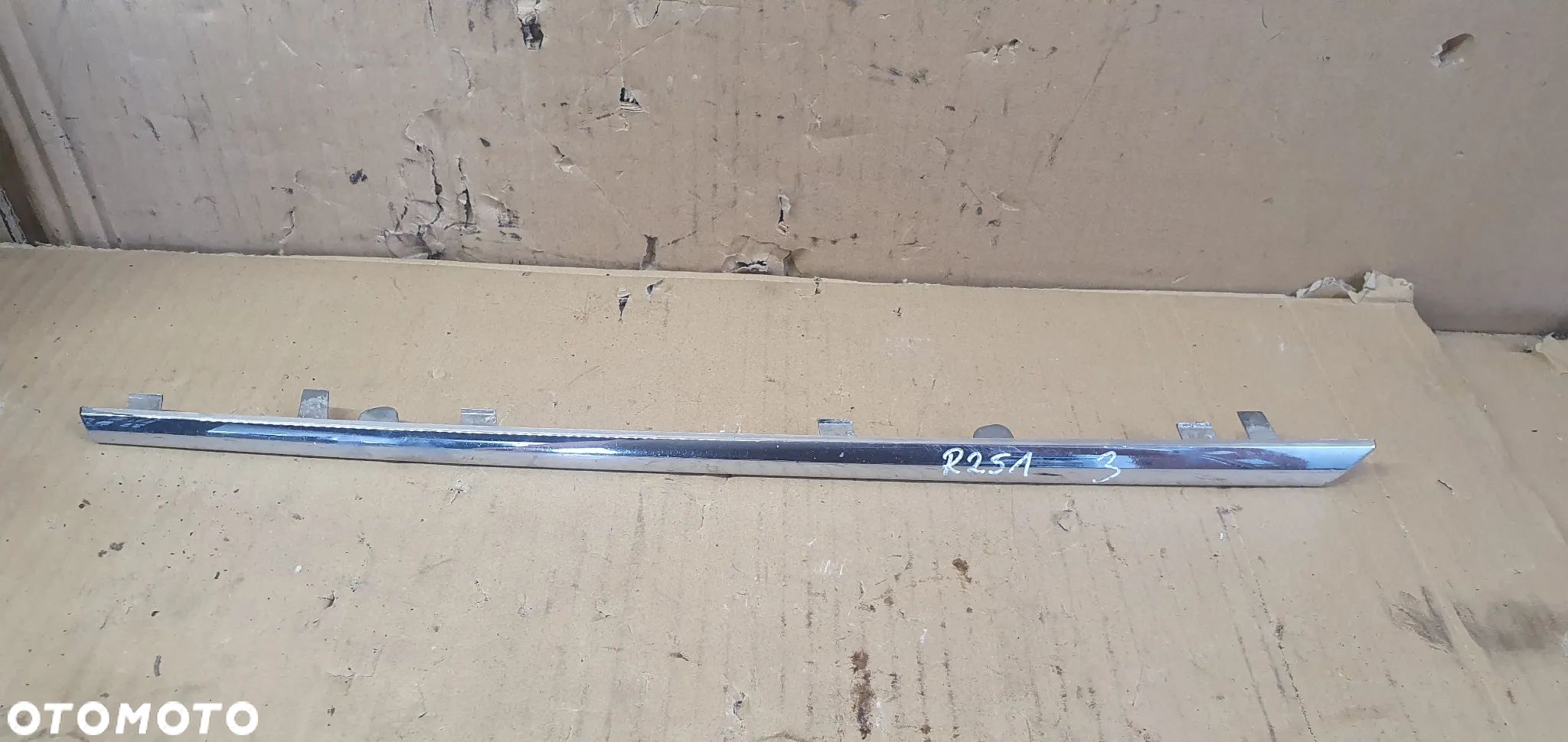 Listwa chrom Grilla atrapy Mercedes R-Klasa W251 A2518880085 - 1