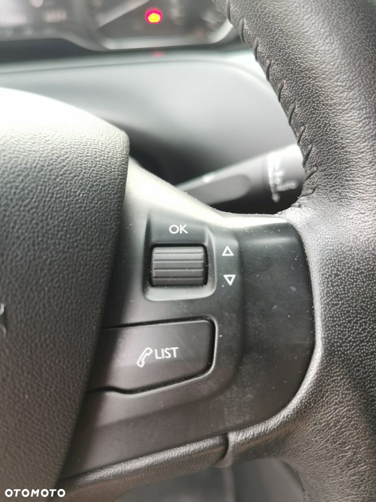 Peugeot 208 - 21
