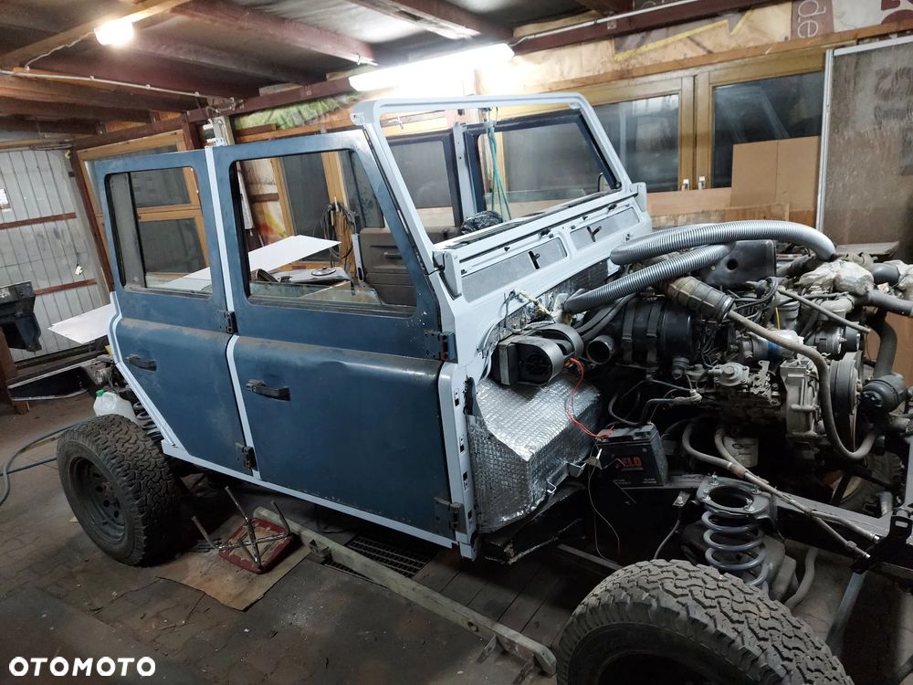 Land Rover Defender - 34