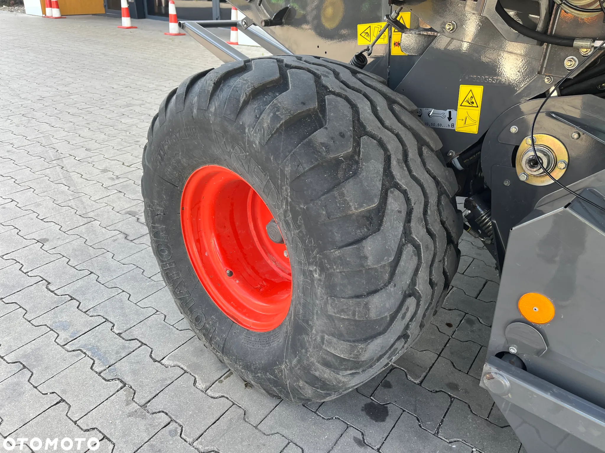 Claas Variant 380 - 10