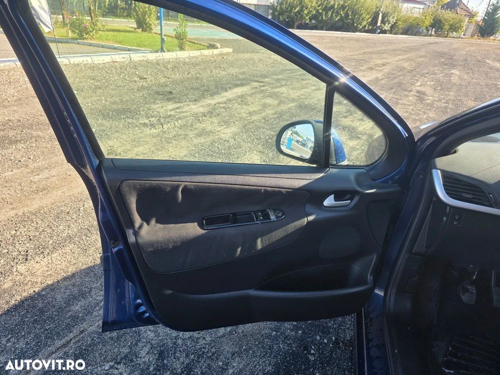 Peugeot 207 - 18