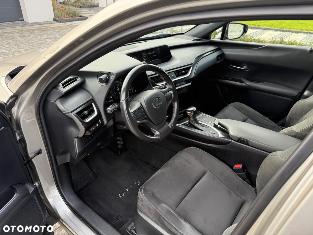 Lexus UX - 21