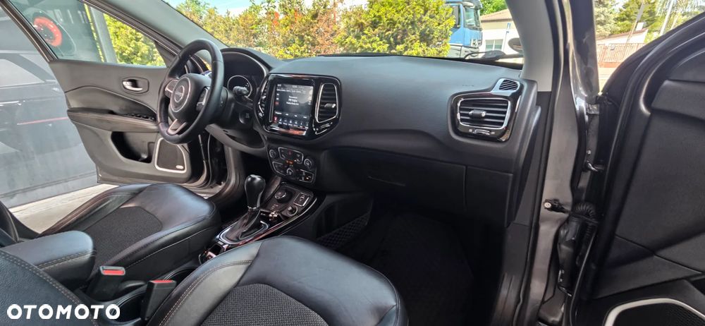 Jeep Compass - 35