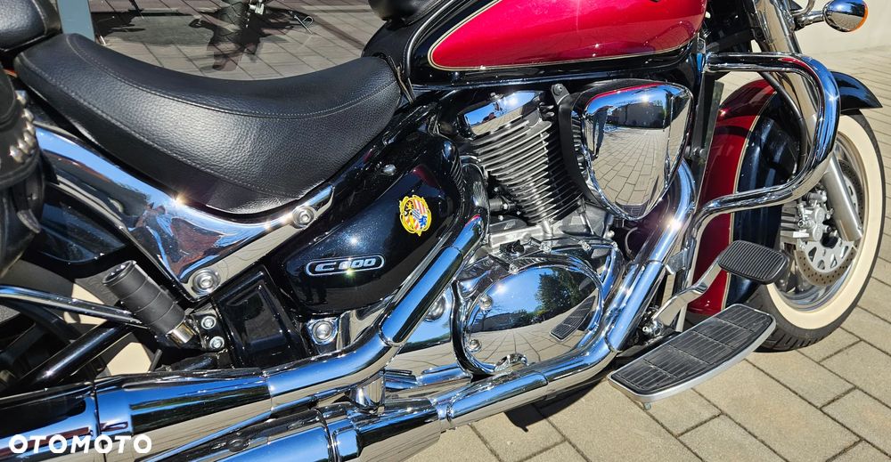 Suzuki Intruder - 16