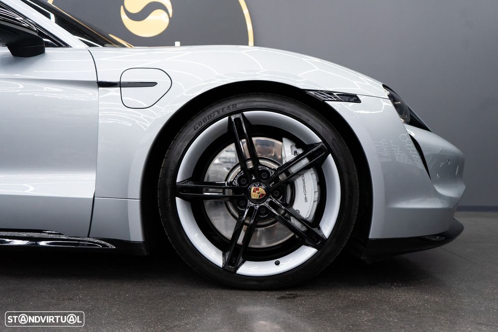 Porsche Taycan 4S - 11