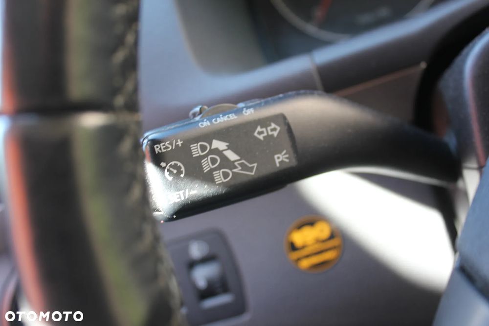 Volkswagen Touran - 14