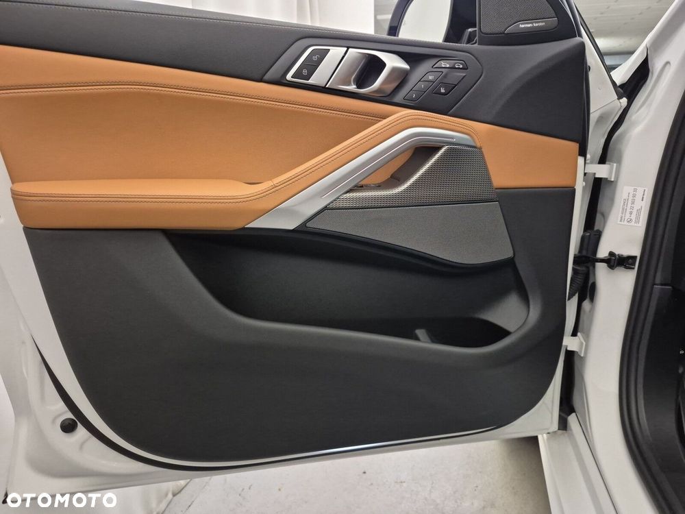 BMW X6 M50i - 12