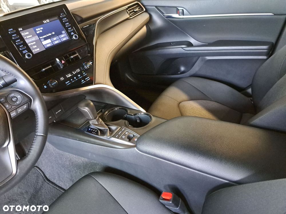 Toyota Camry 2.5 Hybrid Comfort CVT - 28