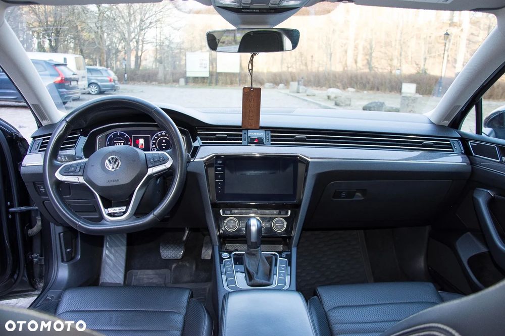 Volkswagen Passat - 12