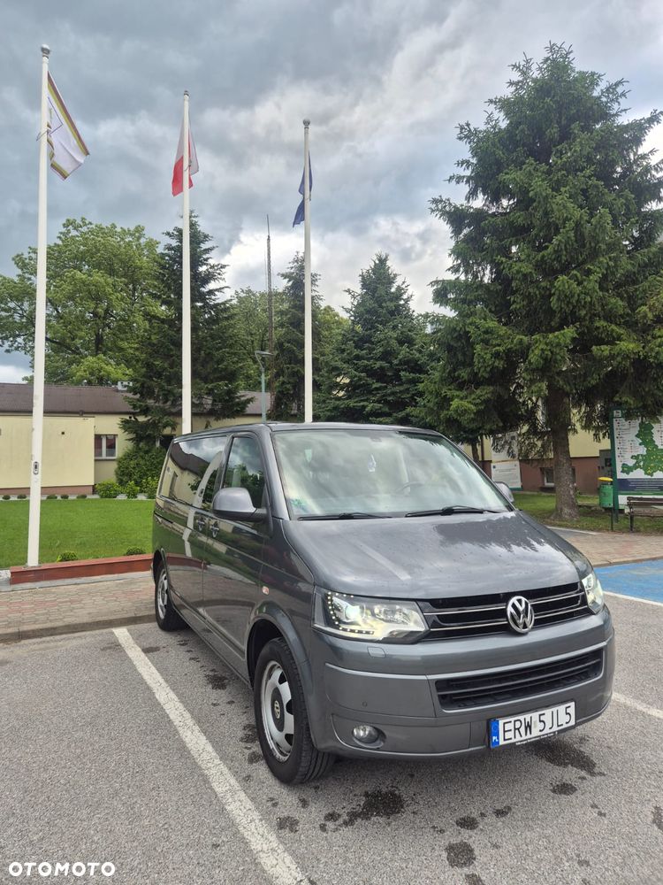 Volkswagen Caravelle - 1