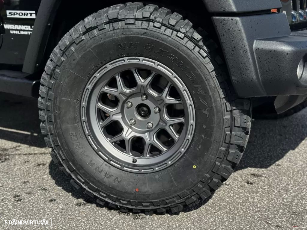 Jeep Wrangler Unlimited 2.8 CRD DPF Auto Sport - 8