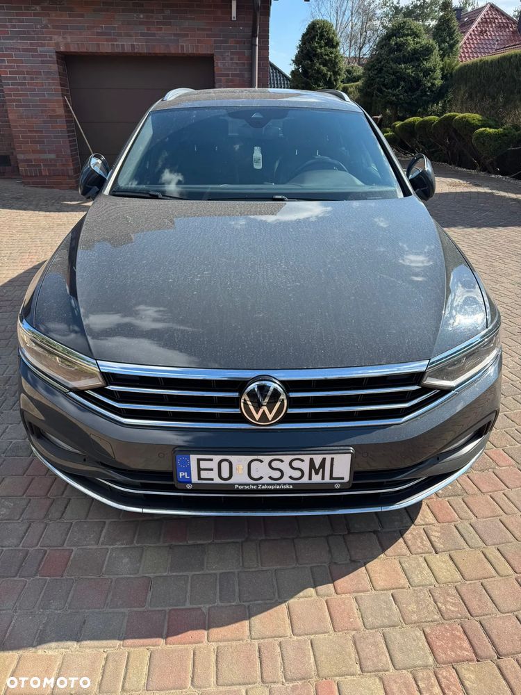 Volkswagen Passat - 1