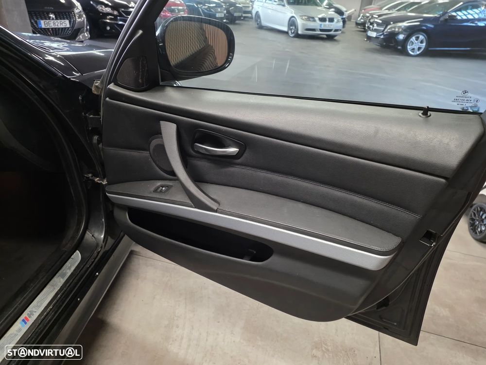 BMW 320 d Navigation Auto - 26