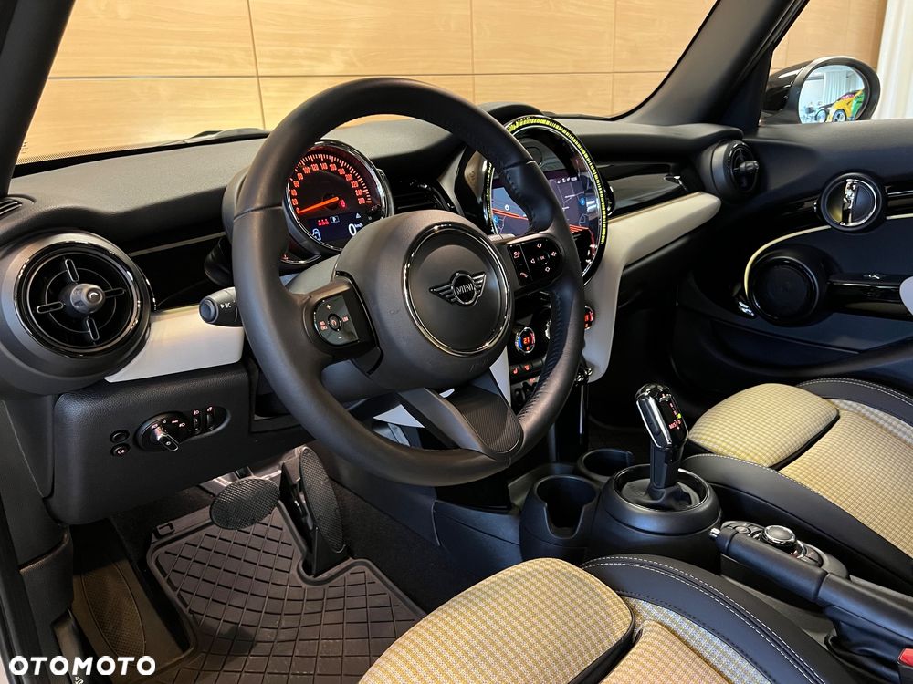 MINI Cooper Standard - 13