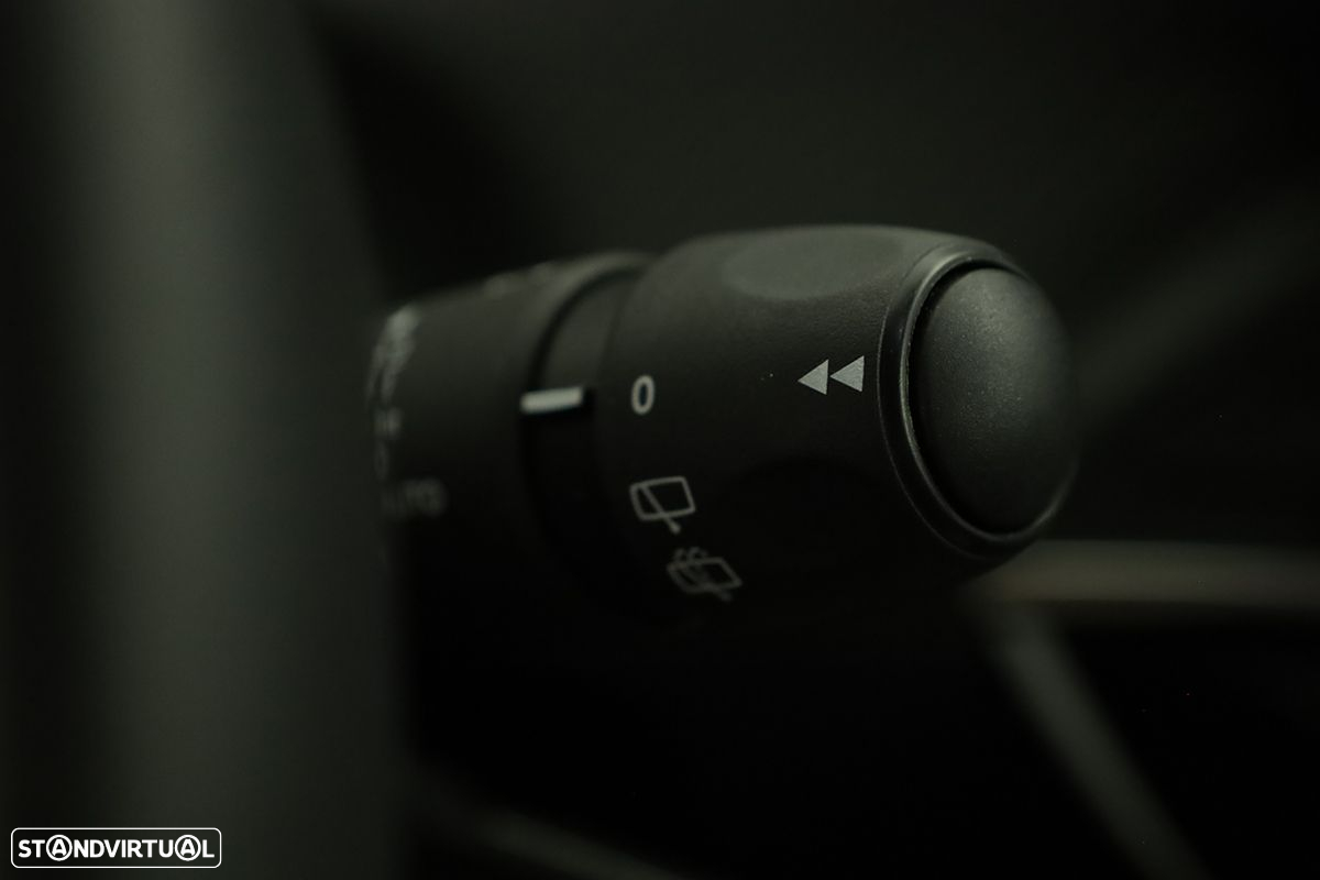 Peugeot 2008 1.2 PureTech Allure EAT8 - 19