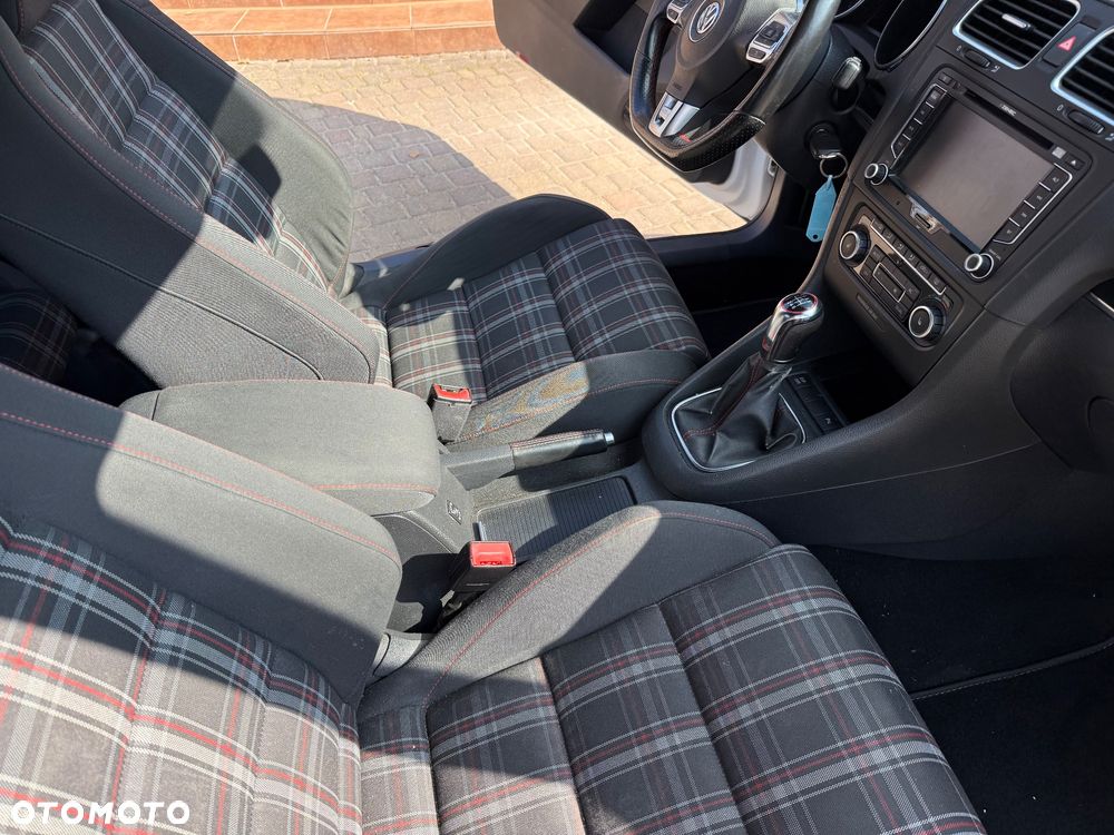 Volkswagen Golf 2.0 GTI adidas - 32