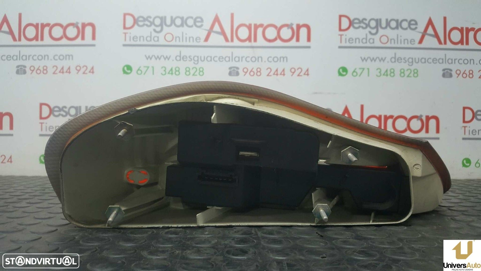 FAROLIM TRASEIRO DIREITO PORSCHE BOXSTER (TYP 986) BáSICO - 2