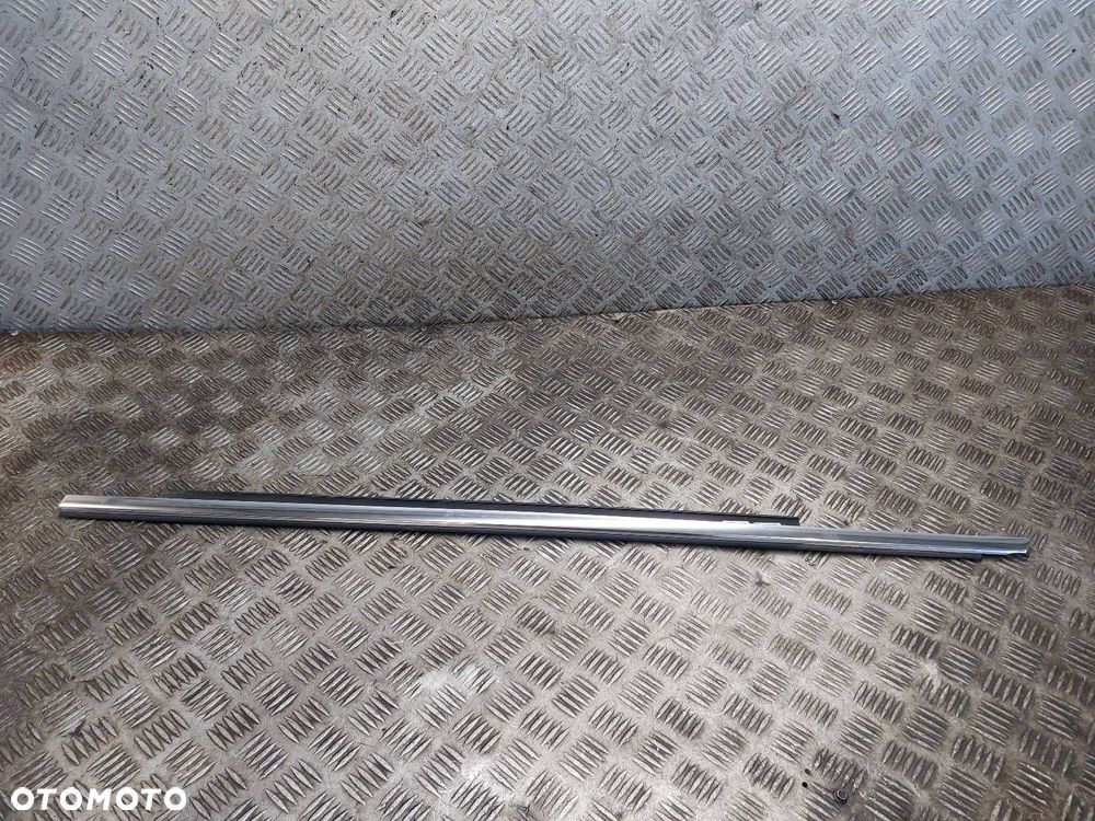 LISTWA ZGARNIAJĄCA DRZWI LEWY PRZÓD AUDI A4 B8 8K0853283J - 1