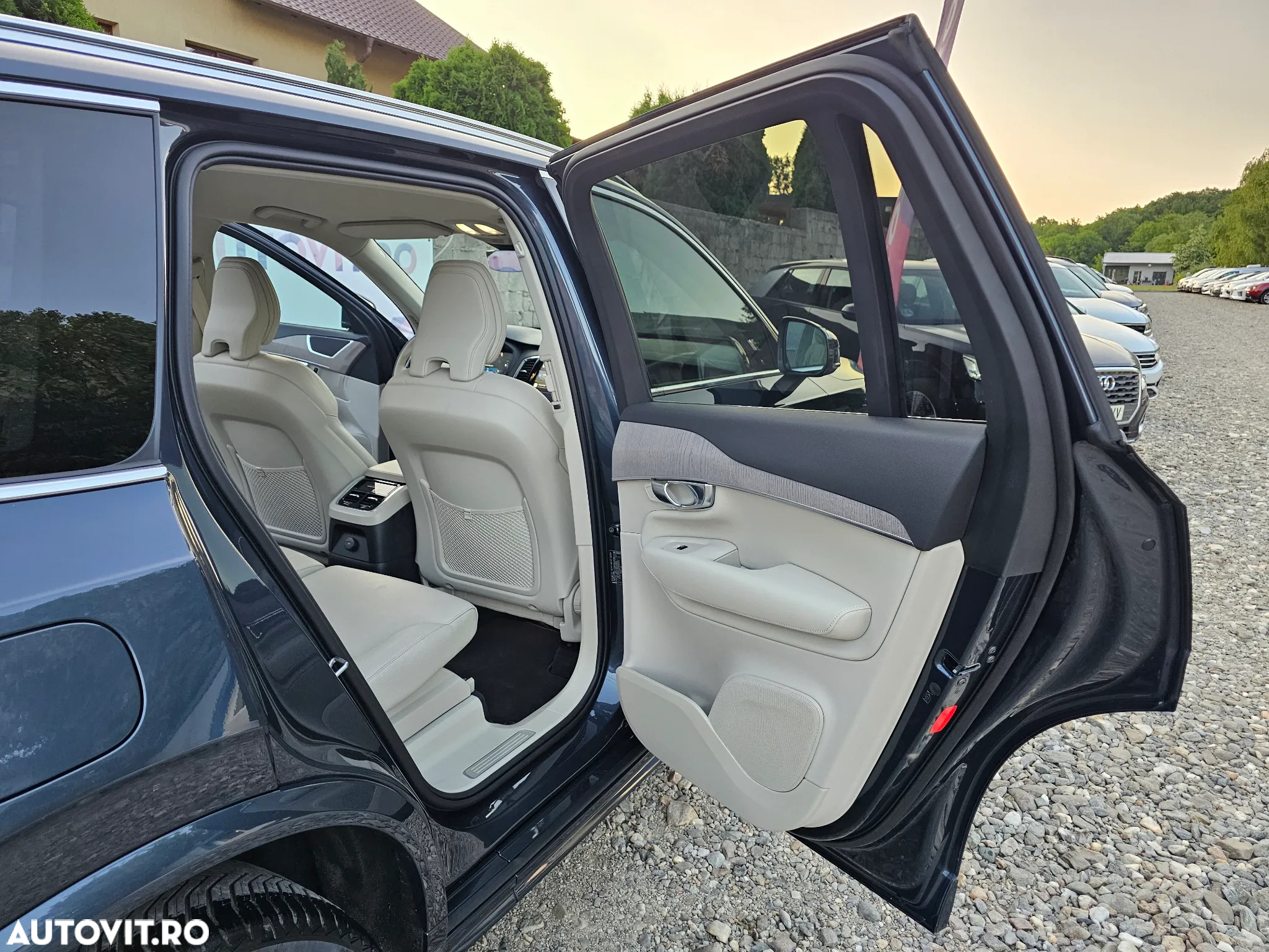 Volvo XC 90 T8 AWD Plug-in Hybrid Plus Dark - 30