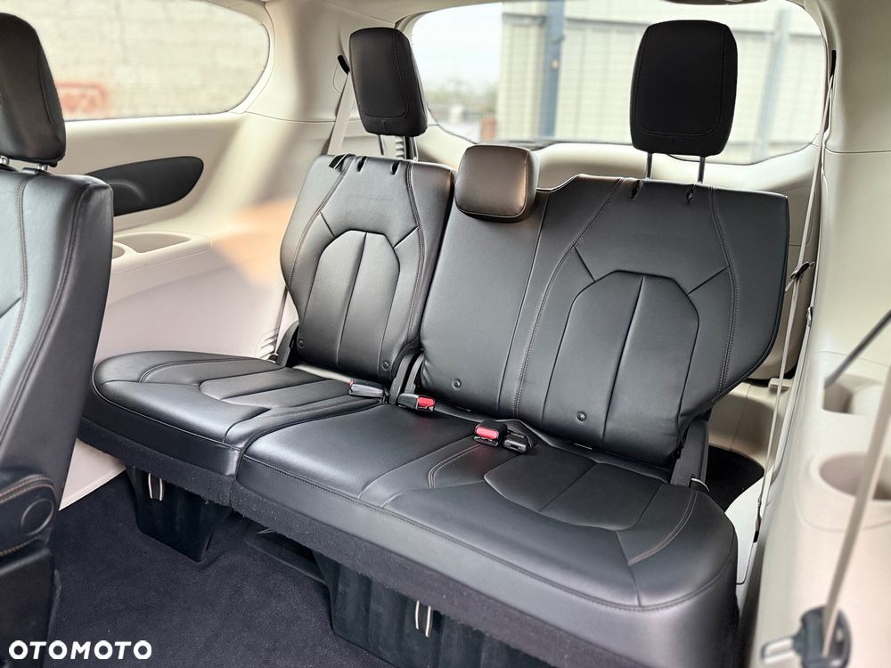 Chrysler Pacifica - 14