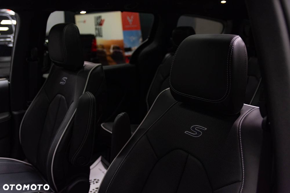 Chrysler Pacifica - 21