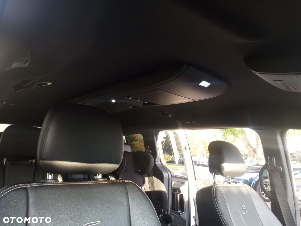 Chrysler Town & Country - 21