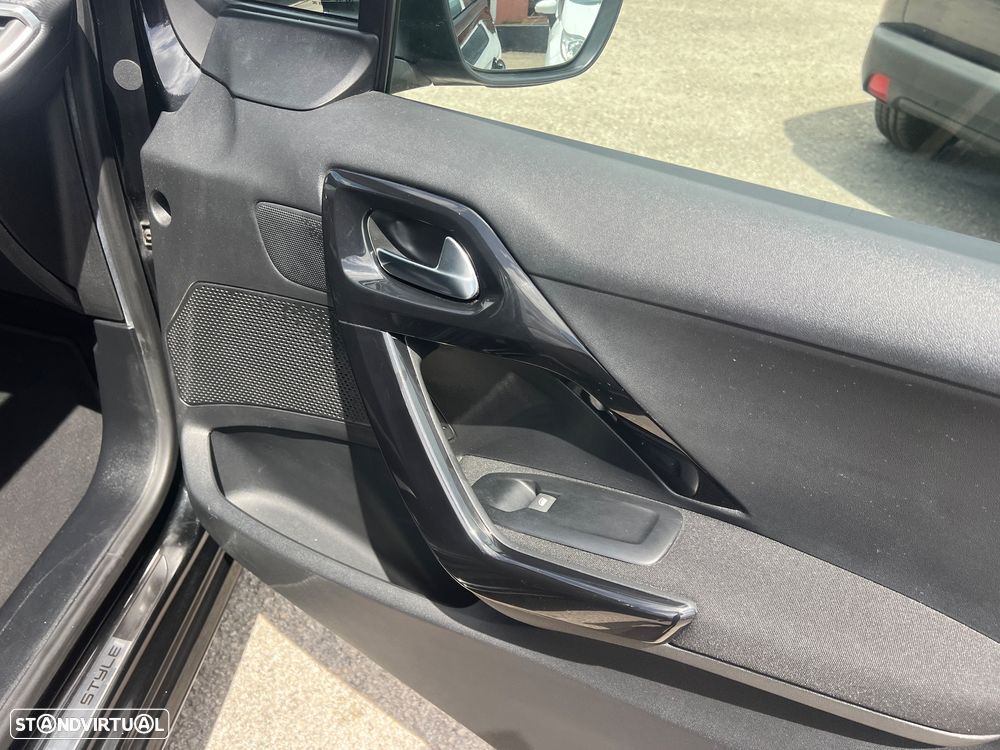 Peugeot 208 1.2 PureTech Style - 11