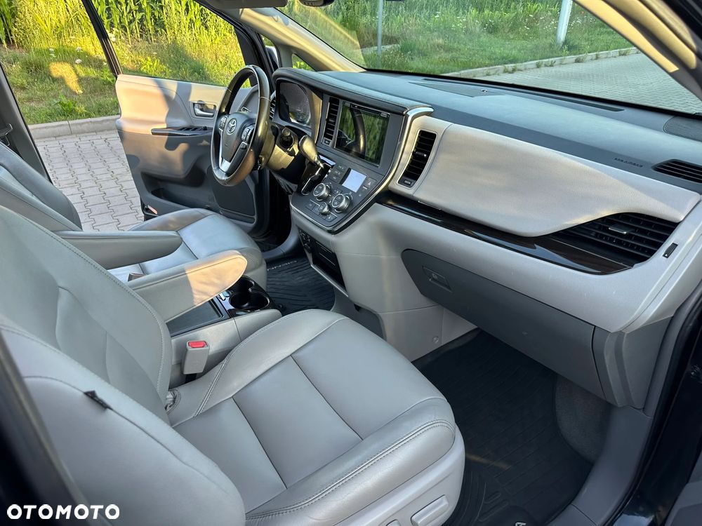Toyota Sienna - 8